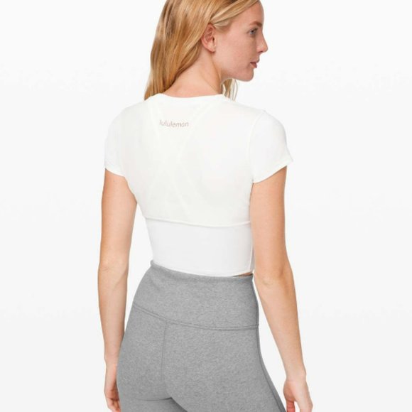 Looking for Lululemon New Ambition Cropped Short Sleeve Size 6 - Picture 3 of 4